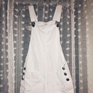 Short Overalls in white. / Size Small